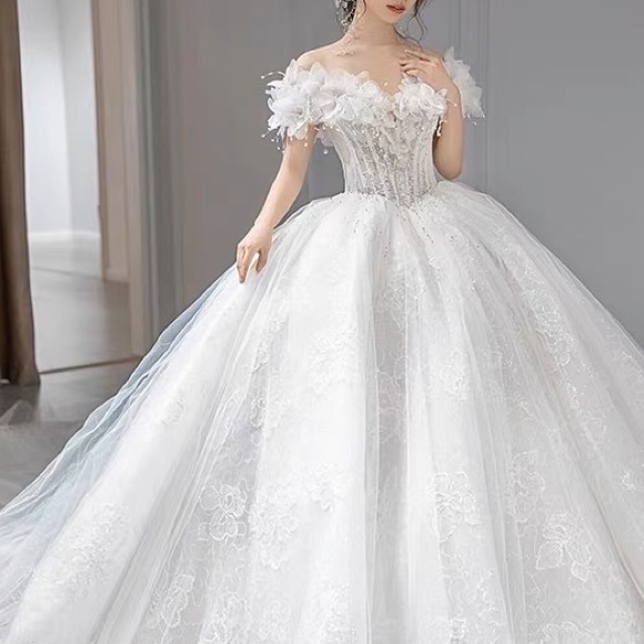 Wedding Dress - brand new - Picture 6 of 7